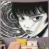 VIKAMA Junji Ito Stil Uzumaki Wandteppich Schwarz Weiß Horror Manga Mädchen Wirbel Print Wandbehang für Schlafzimmer Otaku Zimmer Dekor
