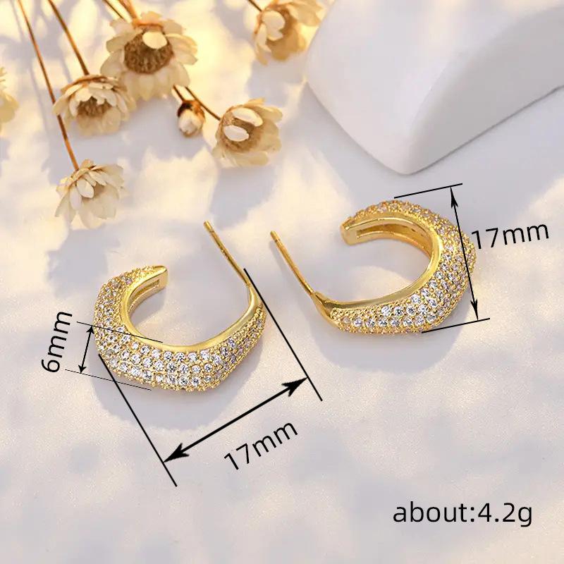 Huitan Funkelnde Zirkonia Creolen für Damen Luxus Goldfarbe Tägliche Party Accessoires Wunderschöne Jubiläums Zirkon Geschenke