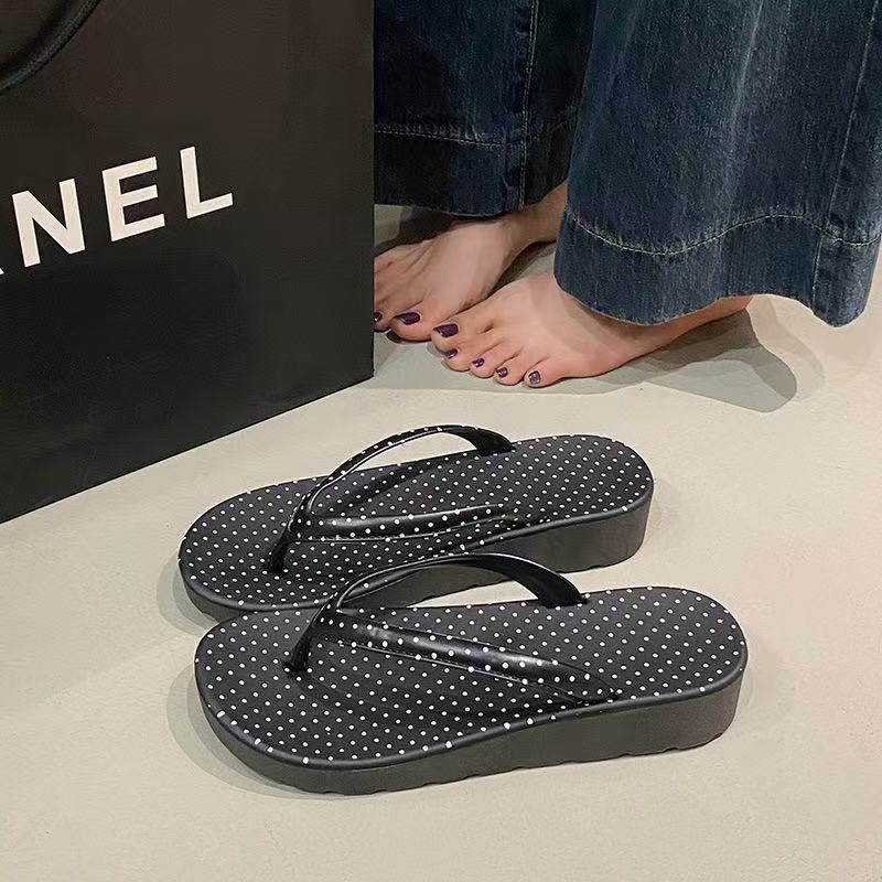 Women's Wedge Shoes 2025 Summer New Leopard Outdoor Breathable Flip Flops Comfortable Non Slip Soft Sole Beach Flats