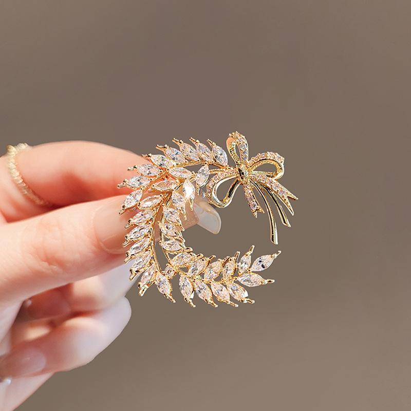 Exquisite High-End Schmetterlingsbrosche für Damenmode - Elegante Corsagen-Nadel & Kleidungsaccessoire