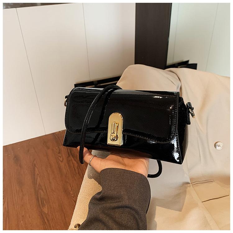 Stylish Simple Texture Small Bag Women's 2025 New Trend Versatile Shoulder Messenger Bag Casual Baguette Bag Women's Bag