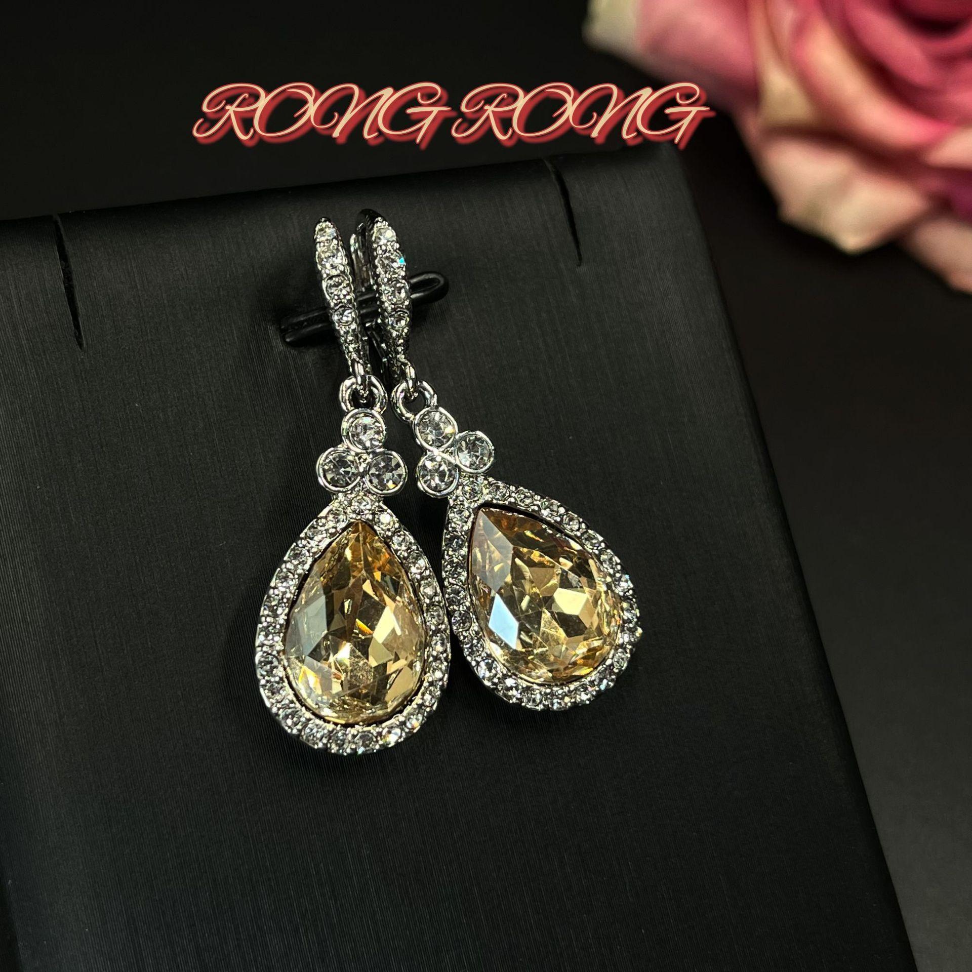 G Home Waterdrop Shaped Pendant Earrings Luxurious Fashionable Simple High End Elegant Vintage