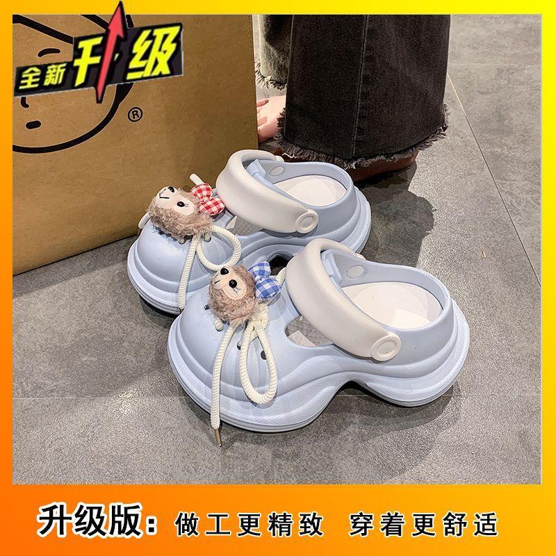 Stepping On Shit Feeling Small Man Thick-soled Cool Slippers Non-slip Slippers 2025 Sweet Cute Strap Doll Hole Shoes Women's Summer