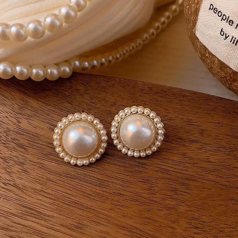 French Baroque Pearl Earclip with No Ear Hole for Women New Earclip Style Versatile Earaccessory