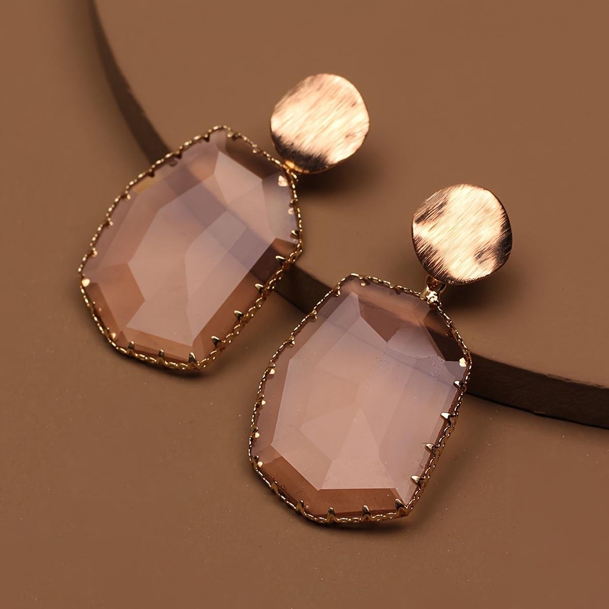 

Элегантные геометрические серьги-подвески в винтажном стиле — подойдут для повседневного и праздничного образа.