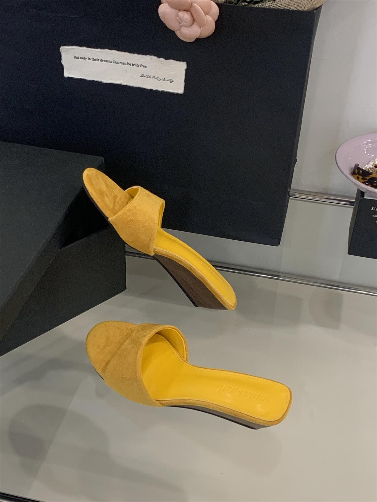 

2025 лето новые модные универсальные нишевые дизайнерские ретро сандалии на танкетке с квадратным носком и открытым носком на высоком каблуке крутые шлепанцы 39 жёлтый
