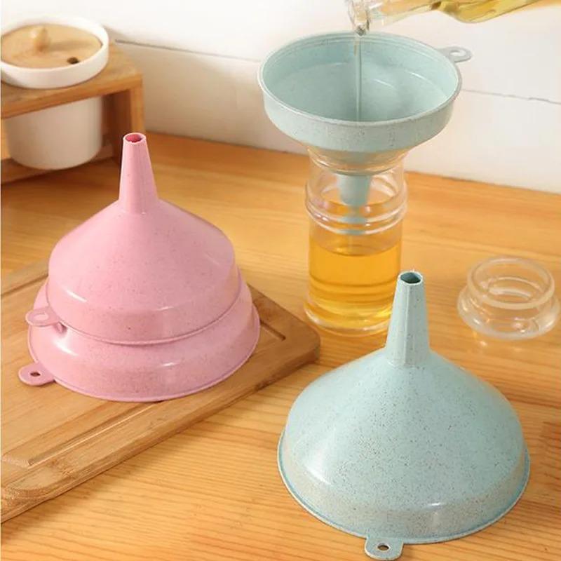 1pcs Plastic Funnel Kitchen Oil and Wine Liquid Dispenser Funnels Large Caliber Can Be Hung Funnel Kitchen Tools Funnels