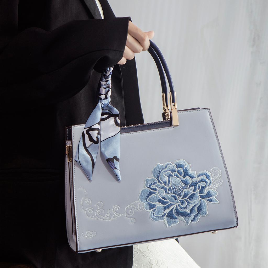 New Chinese-style Embroidered Handbag for Middle-aged Women, New High-end Crossbody Tote Bag, a Birthday Gift for Mom