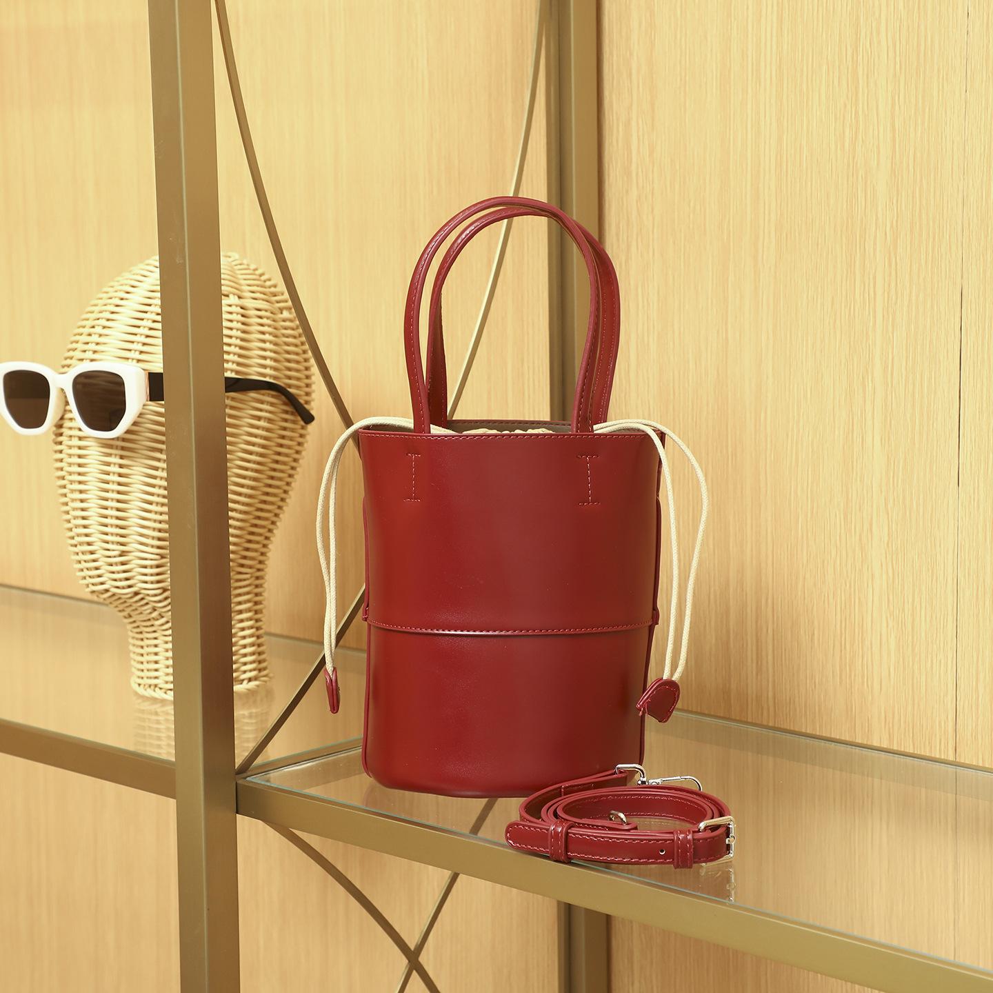 

Light Luxury Handbag, Niche Design Bucket Bag, Single-shoulder Crossbody Bag, Women s Bag червоний