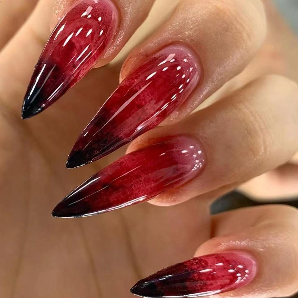 24 Stück Blutrot Falsche Nägel Gradient Lange Spitze Falsche Nagelpatches Vollabdeckung Tragbare Falsche Nagelspitzen Halloween Maniküre-Sets