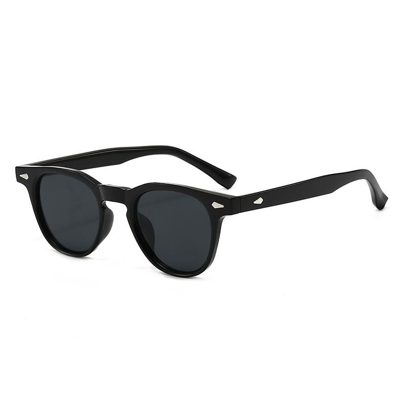 

Classics Retro Rivet Round Blue Light Blocking Glasses Women Men Vintage Tortoise Round Anti Blue Light Eyewear