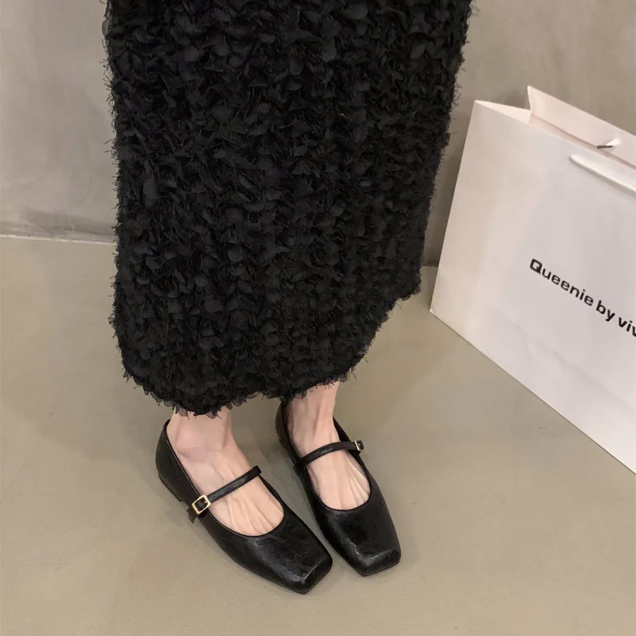 

Женские весенние туфли Мэри Джейн с квадратным носком и плоской подошвой, молодежные однотонные туфли из искусственной кожи с закрытым носком, французские туфли 35 чёрный