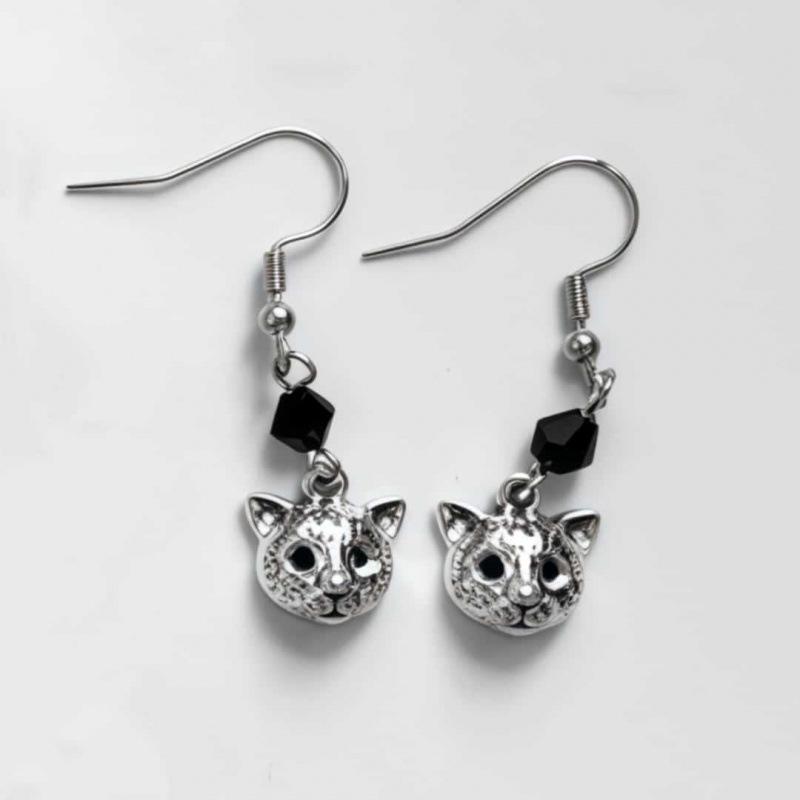 Simple Retro Halloween Earrings: Skull, Bat & Spider Dangle Ornaments - Perfect for Festival Celebrations!
