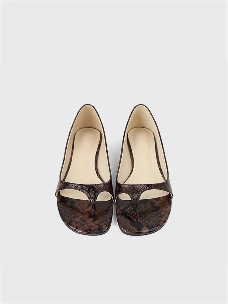 

Нишевые дизайнерские сандалии на плоском каблуке, летняя обувь, каблук-рюмочка, модная личность, зеленый носок, красивые приливные туфли на плоской подошве для женщин 39