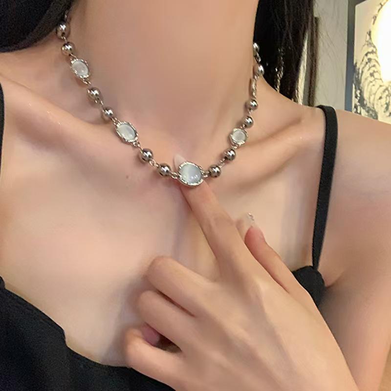 Melaleuca Cat s Eye Retro-Clavicle Necklace: Stylish Design, High-End Luxury, Versatile Charm