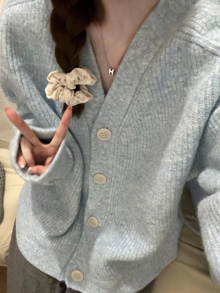 Early Spring Women's Blue V-Neck Knit Cardigan - Korean Style Loose Outerwear for Spring/Autumn