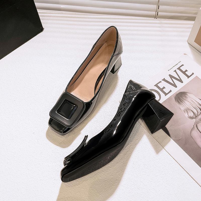 Square head shallow mouth single shoes women's middle heel 2025 new women's shoes spring and autumn French high heels thick heel red wedding shoes
