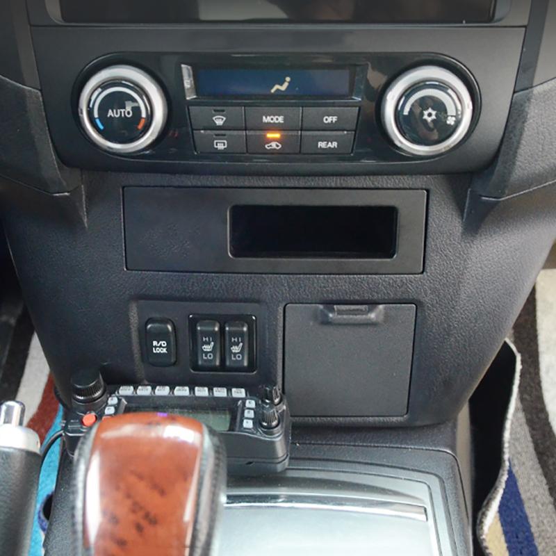 Car wireless charger for Mitsubishi Pajero 2006-2018 charging pad phone mount mobile holder fast phone charger