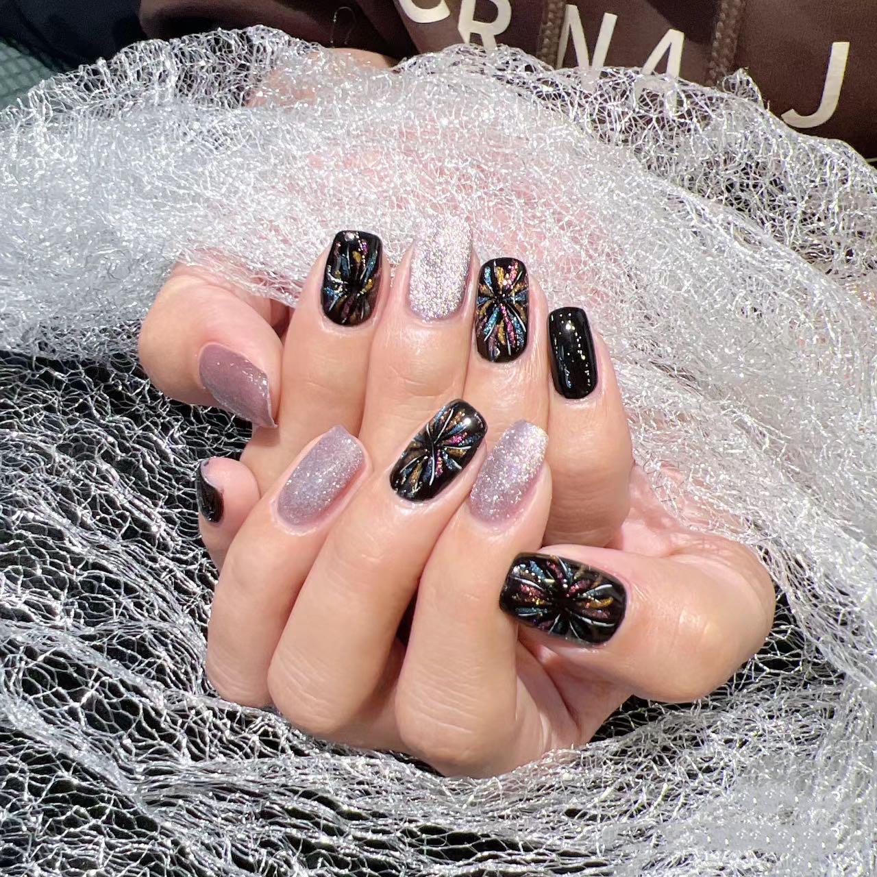 

Накладные ногти «Фейерверк» с цветовыми блоками: Блестящий и крутой новогодний дизайн Glue Variant