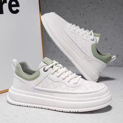 Nouvelles chaussures pour hommes chaussures de skate chaussures décontractées de sport petites chaussures blanches surface en cuir extérieur quotidien polyvalent chaussures simples
