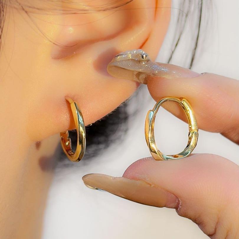 2025 New Stainless Steel Earrings Sweet Mobius Distorted Charm Hoop Earrings For Women Daily Fashion Fine Jewelry DG0064