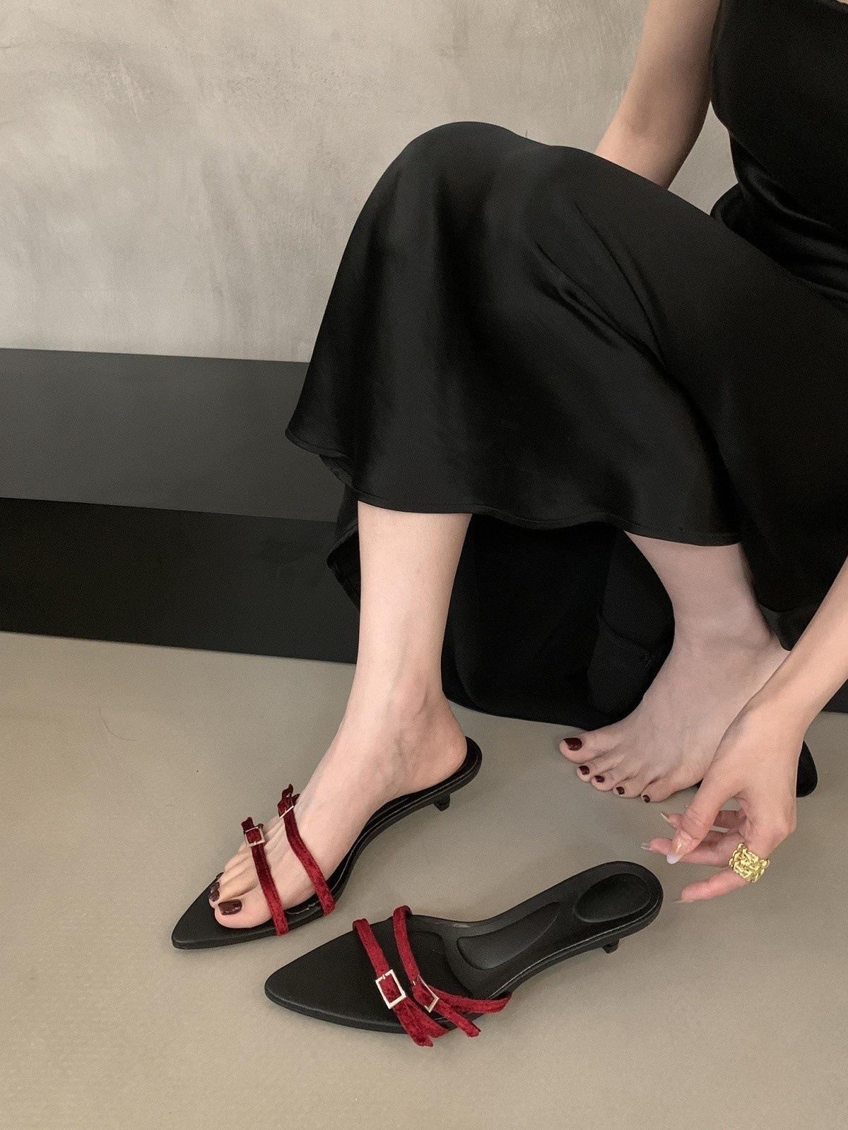 

Французский бант со шлепанцами для женщин носить летом с открытым носком прохладные шлепанцы темперамент острый носок шпилька босоножки на высоком каблуке 42