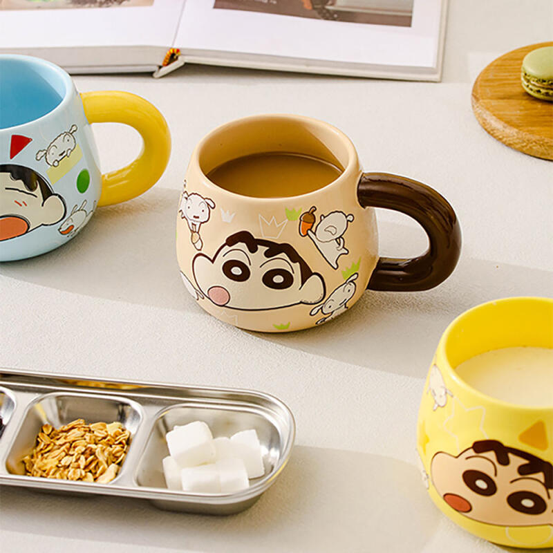 Crayon Shin-chan color handle mug pink