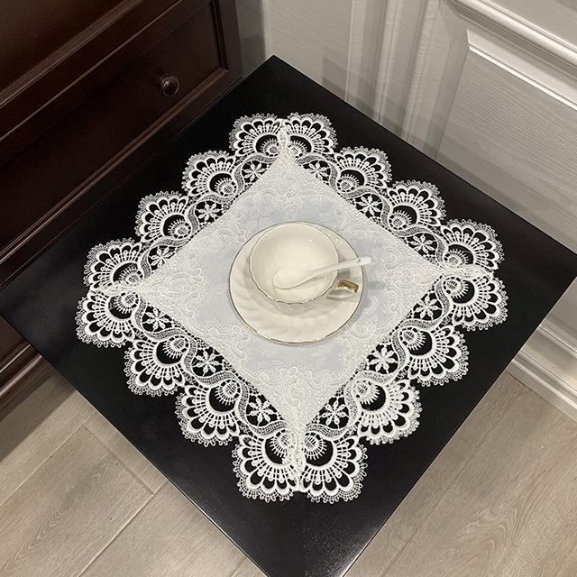 Vintage Französische Spitze Tischdecke: Kleine Couchtischmatte & Teeset-Abdeckung