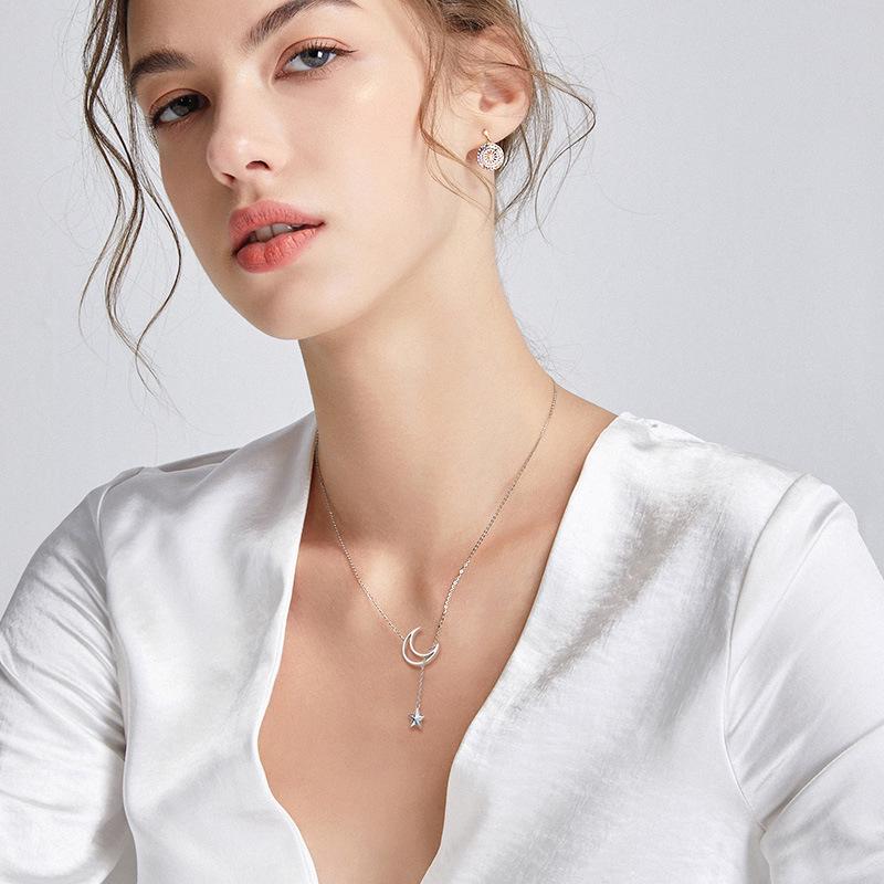 Collana a Nappa con Meteore Lunari Fan Qi: Elegante Ciondolo Bimetallico da Donna, Design Lussuoso e Temperamento alla Moda, Perfetto per le Migliori Amiche.