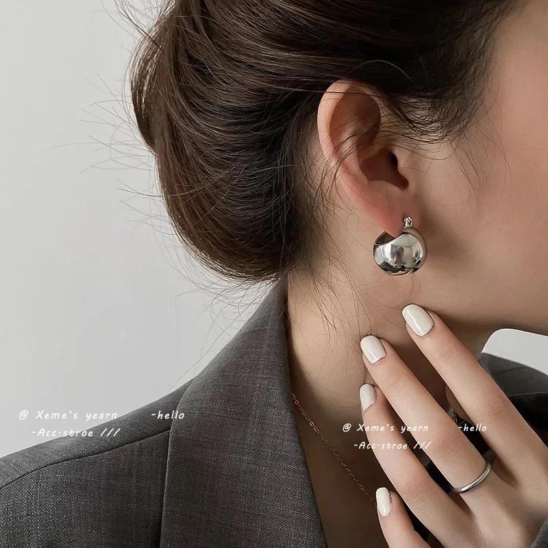 European and American Simple Metal Round Earrings for Woman Neo Gothic Girls' Fashion New Earring Sexy Accessories and Zircon