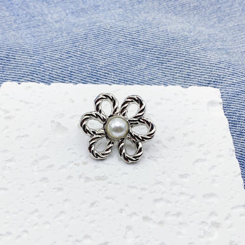 The Flower Waist-cinching Button Is Detachable No Need for Drilling or SewingIt Can ReduceThe Waist Size It Is A Flat-bottomed Waist-cinching Wonder