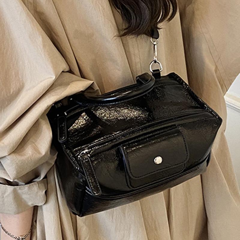 Niche Large-capacity Handbag Women's Autumn New High-value Fashionable Retro Shoulder Messenger Bag