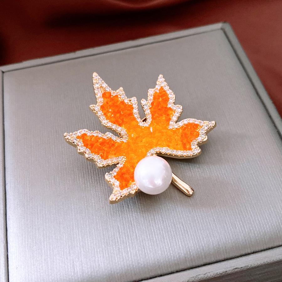 Średniowieczna Vintage Broszka z Kontrastującą Pszczołą Inkrustowana Diamentami Retro Lekki Luksus High-endowa Korsaż Wykwintne Wszechstronne Dodatki Kobiety