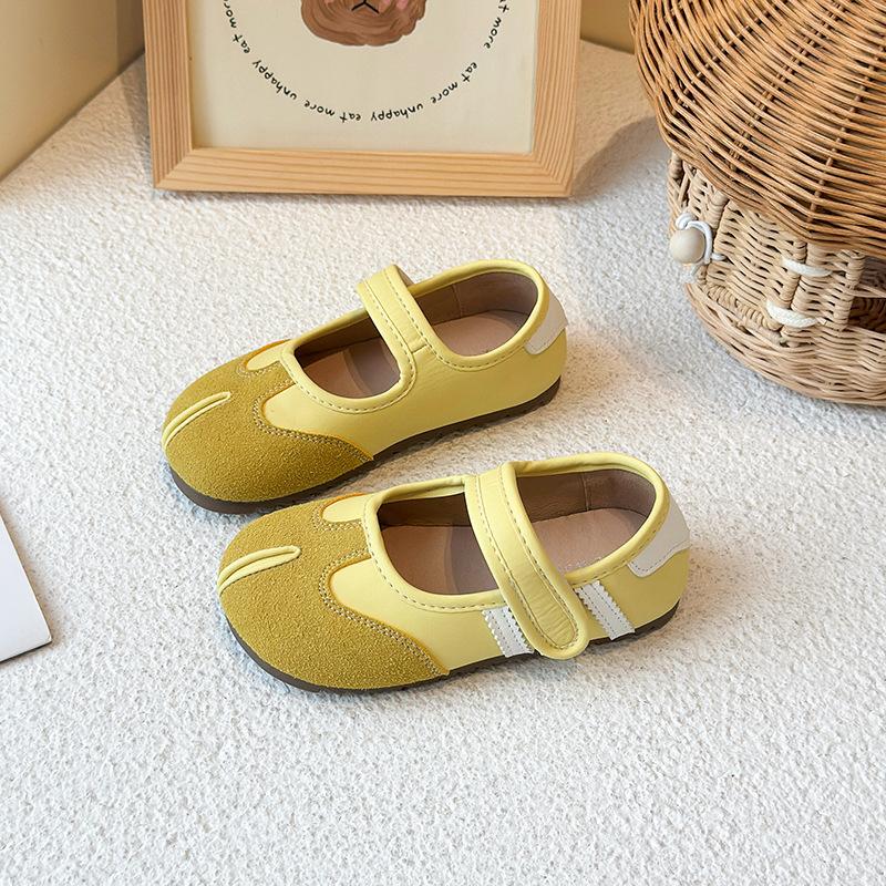

Повседневная обувь для девочек, туфли-балетки с круглым носком, детская кожаная обувь, мягкая, универсальная, новинка осени 2025 года, детская модная спортивная обувь, нескользящая 26 жёлтый