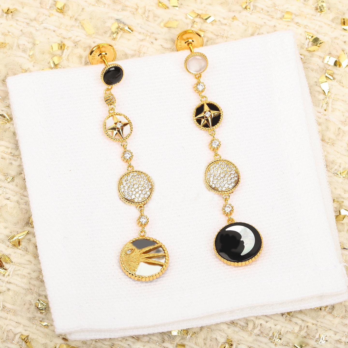 

Dijiá Elegant Star Moon Pearl & Agate Compass Earrings for Women V Gold золотой