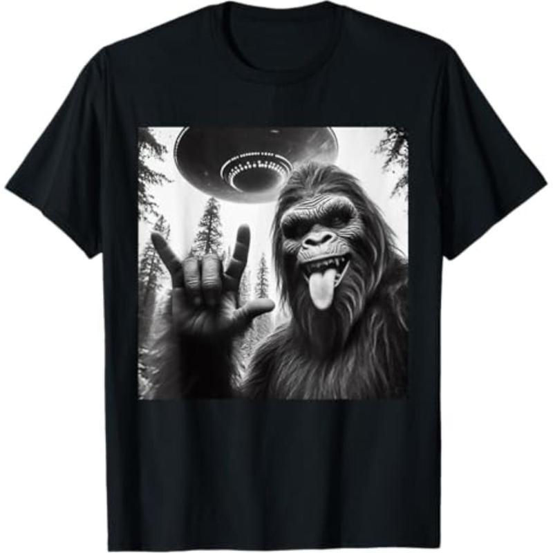 shortsleeve shirt Funny Sasquatch Bigfoot Rock On Selfie With UFO Alien T-Shirt XXL