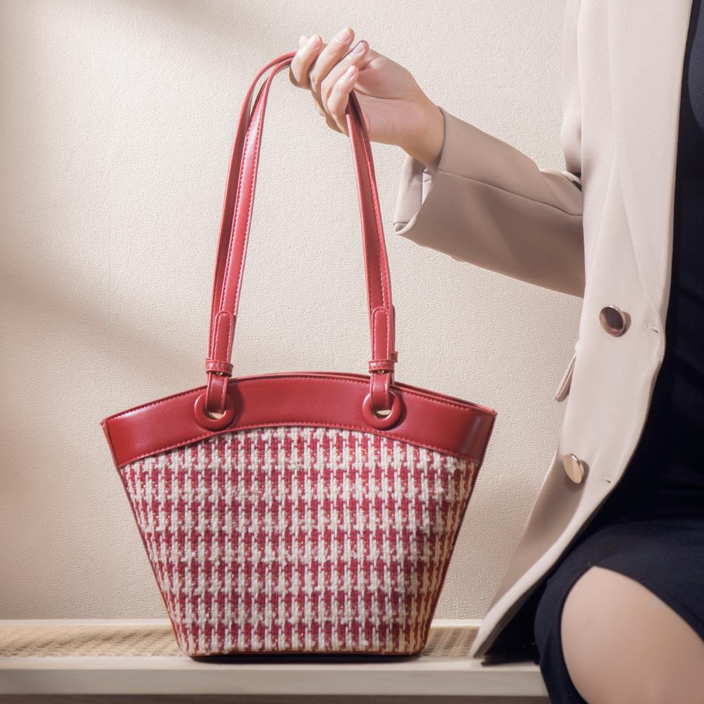 2024 Summer New Niche Single-Shoulder Underarm Bag, Fashionable Commuting Bridal Wedding Handbag, Portable Basket Bag