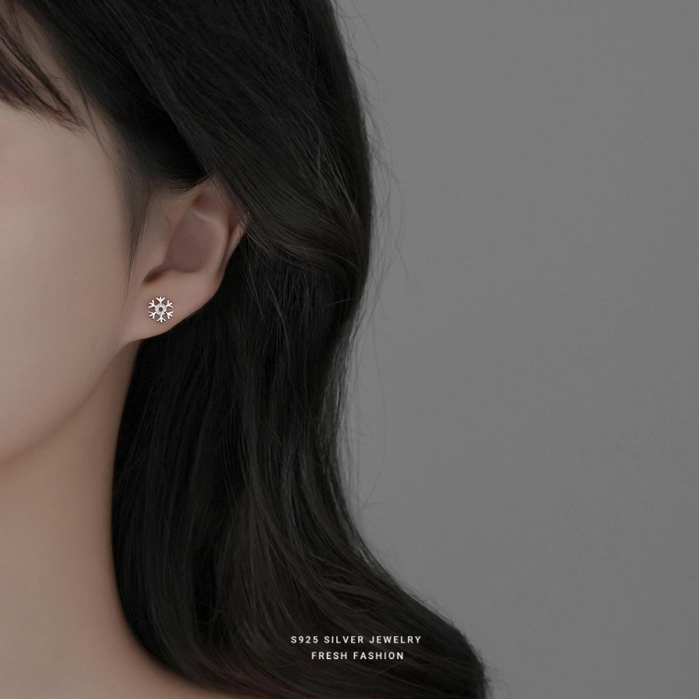 Korean Temperament Pavé Zircon Deer Snowflake Asymmetrical Earring for Women Student 925 Sterling Silver Christmas Party Jewelry