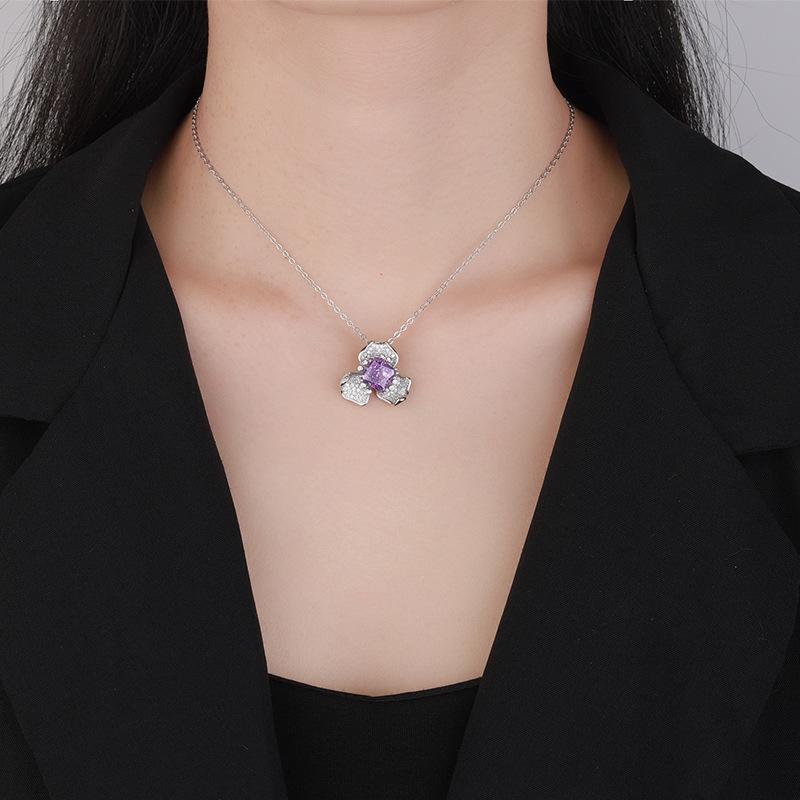 Autumn And Winter Jewelry High Carbon Diamond Ice Flower Cut Copper Inlaid Petals Light Luxury Pendant Female Host Stone 8 * 8