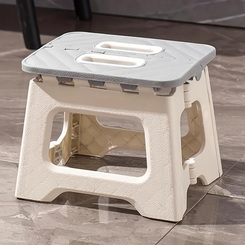 Portable Folding Stool, Lightweight and Sturdy Step Stool with Handles and Non-Slip Function, Suitable for Outdoor Camping, Fishing, Hiking, Barbecue