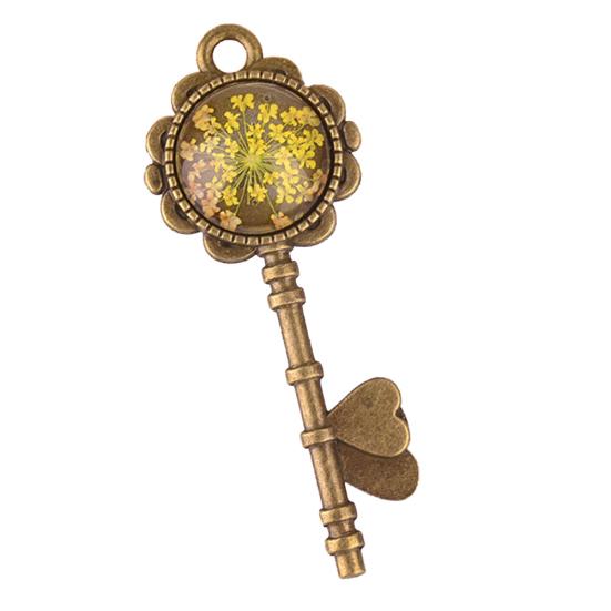 Heart Babysbreath Round Bezel Key Pendant