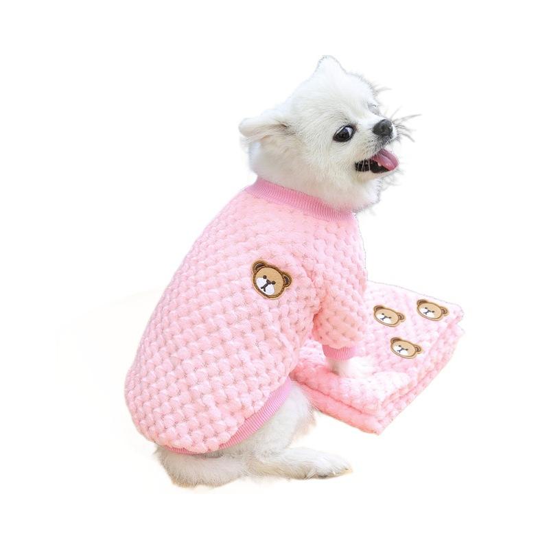 Autumn and winter new models, large and small dog clothes, pet products, fleece jacket, French fighting cat, two-legged clothes, plaid