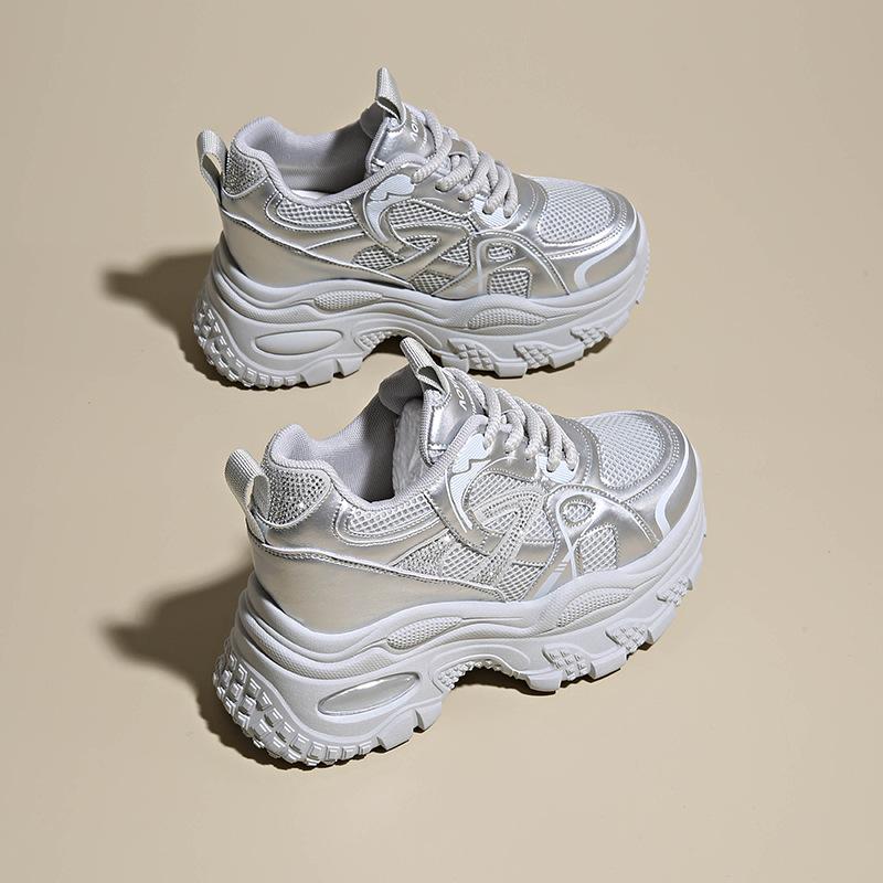 

ins Korean version of the new dad shoes girl 2025 spring and autumn student running sports thick sole height increase casual street shot 35 срібний