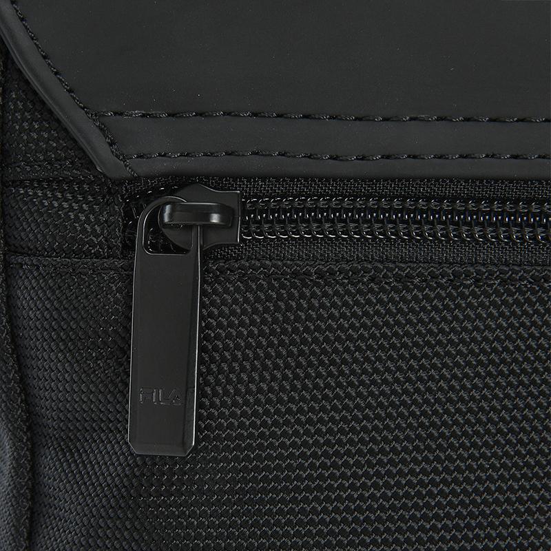 Fila White Minimalist Commuter Casual Versatile Color-Block Flap Crossbody Bag Fabric And PU Synthetic Leather Shoulder Bag Men Bags F13M613107FBK