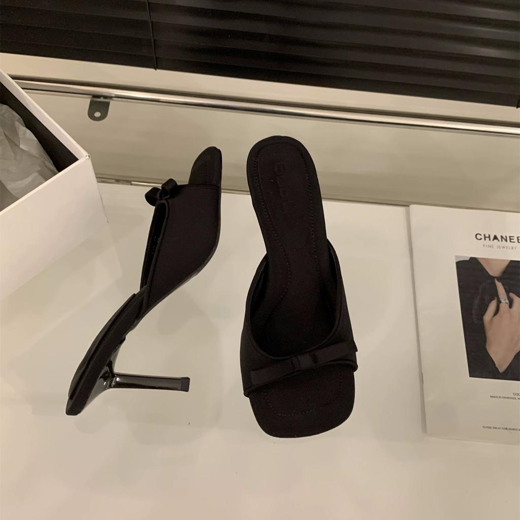 In the summer of 2025, the new square-headed fairy, bow, high-heeled slippers, thin heels, and sandals femininity.