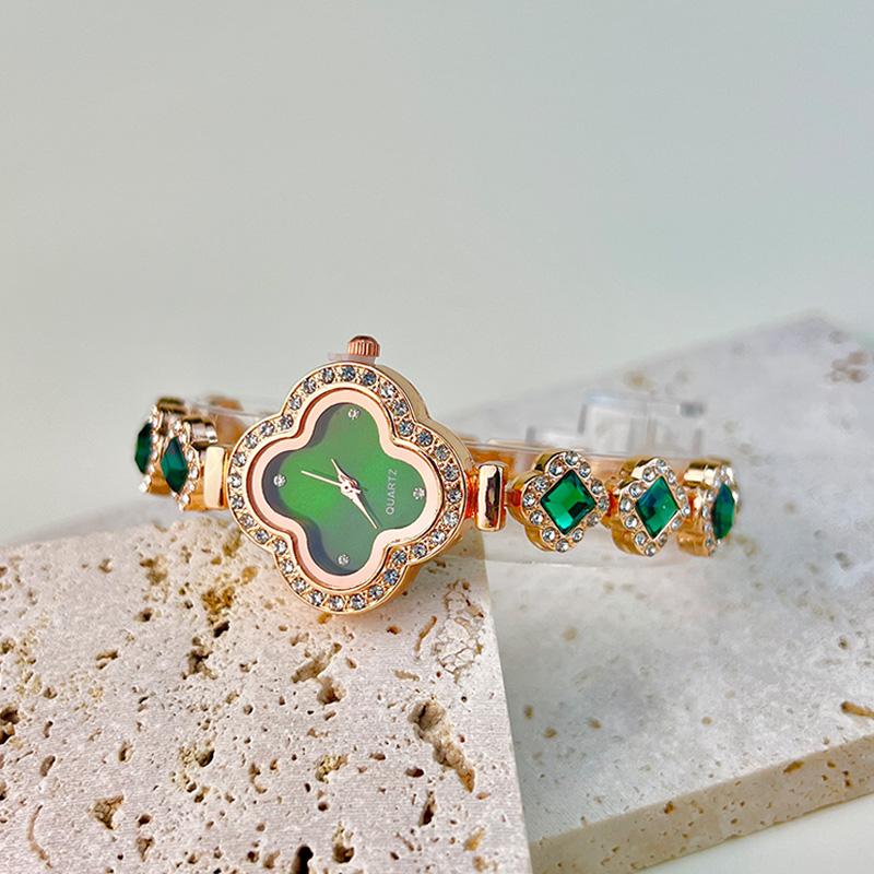 Ladies Classic Quartz Watch Embedded Rhinestone Bracelet Wristwatch