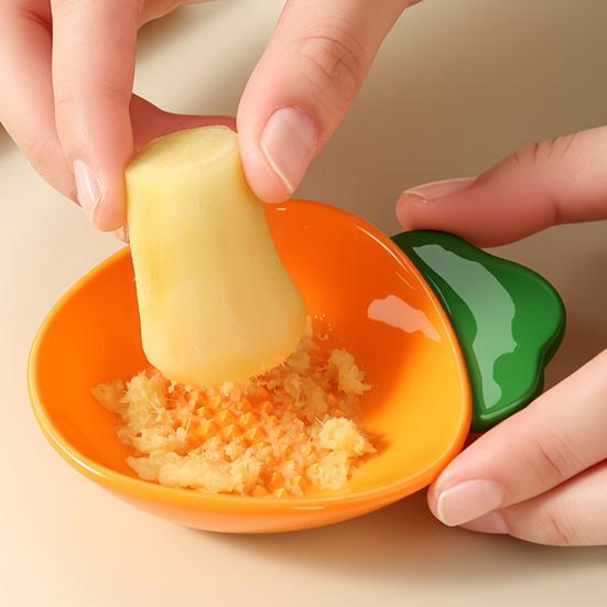Ceramic Ginger Garlic Grater Dish Dipping Sauce Bowl 2-in-1 Mincer for Ginger Garlic Wasabi Dishwasher Safe Cute Carrot Shaped Sauce Dish for Sushi