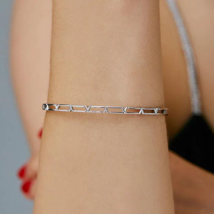14K White Gold Show Love Infinity Bangle (M) Bracelet TBJK4W00300M-M