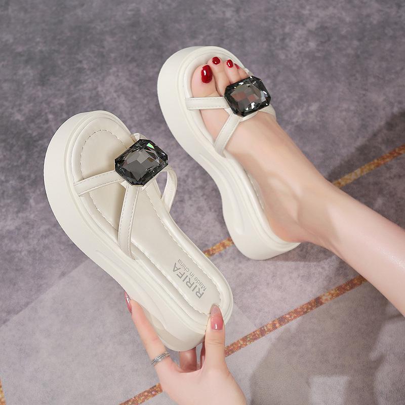 Auf Scheiße treten Französischer Muffin Dicksohlige coole Hausschuhe Damen Sommerbekleidung 2025 neuer Feenstil vielseitig Ein-Wort-Schlappen Damen