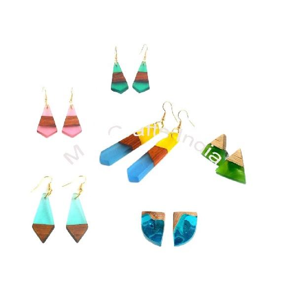 

Высококачественные серьги из дерева и смолы. Лидер продаж: женские серьги из смолы и дерева. Комплект для девочек и женщин.